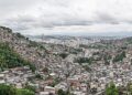 Favelas concentram menor arborização e infraestrutura urbana, aponta IBGE