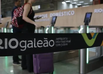 Ventos fortes provocam atrasos e cancelamentos de voos no Rio de Janeiro