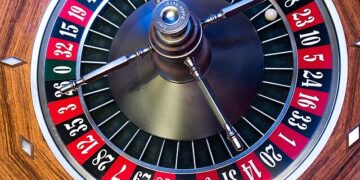 Fux suspende parcialmente norma que restringe acesso de beneficiários a sites de apostas