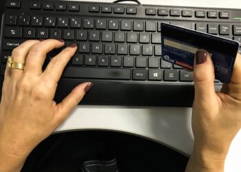 Juros sobem para famílias e recuam para empresas em novembro, aponta Banco Central