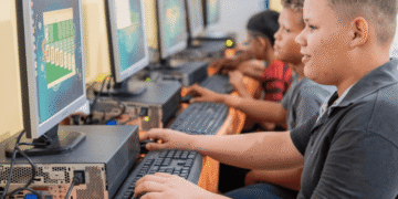 Programa federal doa computadores recondicionados para ampliar inclusão digital no Rio de Janeiro