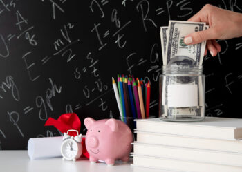 4 dicas para criar uma reserva de emergência em duas moedas