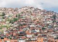 Favelas concentram maiores restrições de acesso a serviços urbanos, aponta IBGE