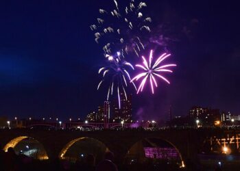 Uso de fogos com estampido volta a gerar debate nas festas de fim de ano