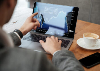 Mercado de franquias mantém crescimento e segue como opção de investimento para 2026