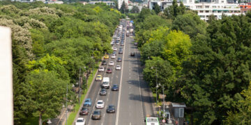 Emissões de CO₂ no transporte crescem 8% no Brasil apesar do avanço dos veículos elétricos