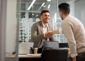 Uso do 13º salário impulsiona interesse por franquias de baixo custo no país 26 Uso do 13º salário impulsiona interesse por franquias de baixo custo no país