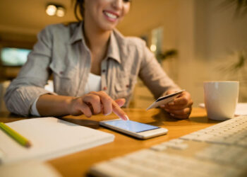  Brasileiros estão viajando mais de avião e pagando mais barato por passagens