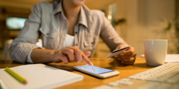  Brasileiros estão viajando mais de avião e pagando mais barato por passagens