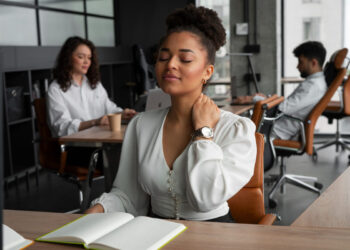 Ignorar a saúde mental no trabalho custa caro à economia e à sociedade