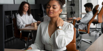 Ignorar a saúde mental no trabalho custa caro à economia e à sociedade