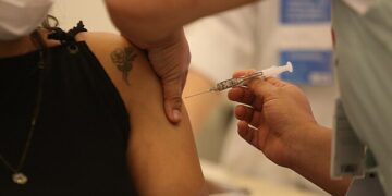 São Paulo vacina 624 gestantes contra vírus sincicial respiratório no primeiro dia da campanha