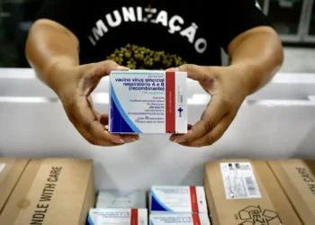 Vacinação contra vírus sincicial respiratório começa nas redes públicas de saúde