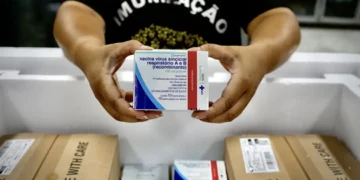 Vacinação contra vírus sincicial respiratório começa nas redes públicas de saúde 1 Vacinação contra vírus sincicial respiratório começa nas redes públicas de saúde