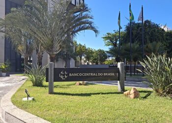 Juros médios para famílias sobem e chegam a 60,1% ao ano em 2025, aponta Banco Central