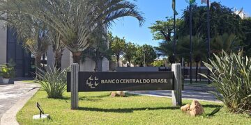 Juros médios para famílias sobem e chegam a 60,1% ao ano em 2025, aponta Banco Central 15 Juros médios para famílias sobem e chegam a 60,1% ao ano em 2025, aponta Banco Central
