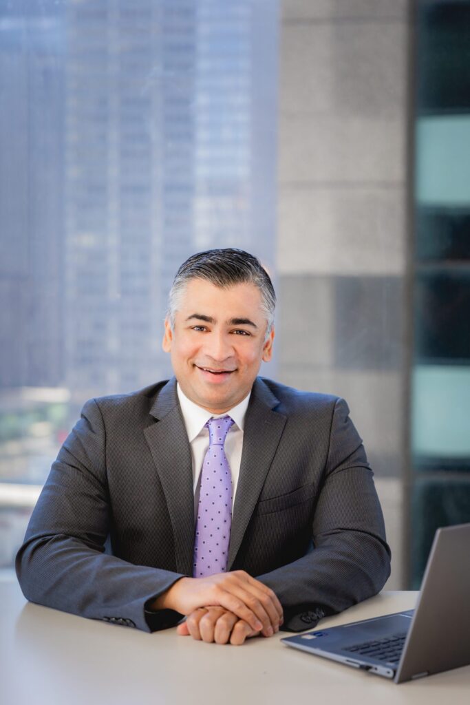 Imigração para os EUA: suspensão temporária na emissão de vistos entra em vigor e especialista explica impactos imediatos 17 Imigração para os EUA: suspensão temporária na emissão de vistos entra em vigor e especialista explica impactos imediatos Murtaz Navsariwala. Advogado especializado em imigracao para os Estados Unidos.md 1