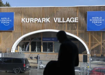 Oxfam acusa governos de protegerem bilionários em detrimento da liberdade e da dignidade da população