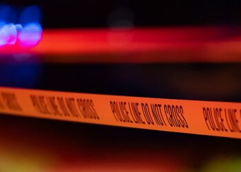 Mulher é morta por agente do ICE durante confronto com manifestantes em Minneapolis