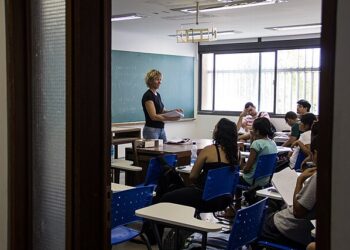 Volta às aulas: 80% dos brasileiros reaproveitam material escolar para reduzir gastos