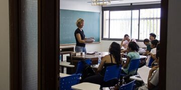 Volta às aulas: 80% dos brasileiros reaproveitam material escolar para reduzir gastos