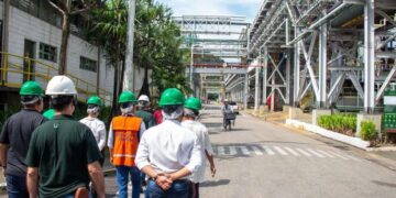 Prefeito de Cubatão busca apoio federal após fechamento de fábricas históricas do polo industrial