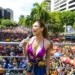 Bloco da Lexa reúne multidão no circuito Preta Gil e marca retorno da cantora ao carnaval de rua