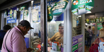 A Mega da Virada premiou seis apostas, que vão dividir o prêmio total de R$ 181,8 milhões