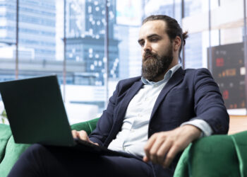 Pesquisa revela que CFOs apostam na IA como antídoto contra volatilidade econômica e como gerador de crescimento