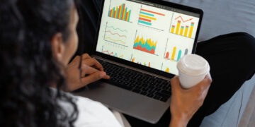 E-commerce brasileiro cresce em 2026, mas rentabilidade vira desafio para empresas digitais