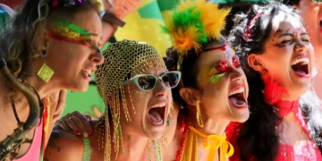 Pesquisa aponta que 47% das mulheres já sofreram assédio sexual no Carnaval e 80% têm medo da violência