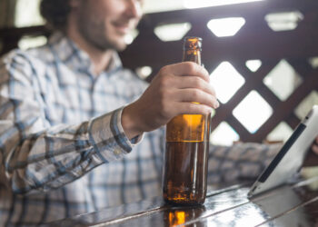 Cerveja perde protagonismo no fim de semana e indústria enfrenta mudança estrutural no consumo