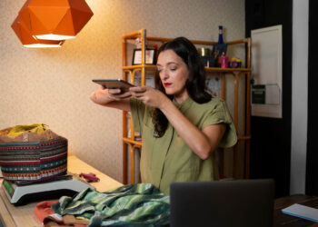 E-commerce supera R$ 230 bilhões em 2025 e acelera modelos de vendas recorrentes com apoio da IA