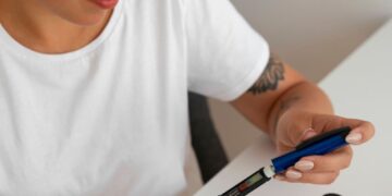 Anvisa emite alerta sobre riscos do uso indevido de canetas emagrecedoras