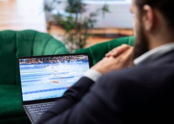 Investimento anual de US$ 200 milhões em IA impulsiona lançamento do CoCounsel Core da Thomson Reuters no Brasil