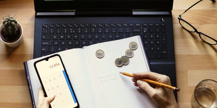 Governo recua e reduz imposto de importação sobre eletrônicos e bens de capital 14 Foto: Freepik