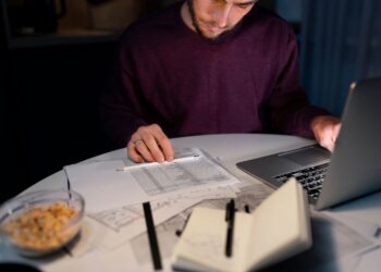 Receita amplia fiscalização digital em 2026 e eleva risco de malha fina para aluguéis, PIX e Simples