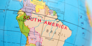 Tensão entre EUA e Venezuela reacende alertas sobre impactos econômicos e energéticos na América do Sul