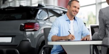 Vendedor de carros fatura R$ 250 milhões com plataforma de compra e venda de seminovos