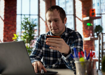 XP Inc. fecha 4T25 com lucro ajustado de R$ 1,33 bi e ativos de clientes somam R$ 2,08 trilhões