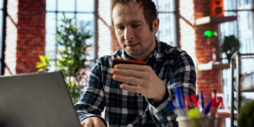 XP Inc. fecha 4T25 com lucro ajustado de R$ 1,33 bi e ativos de clientes somam R$ 2,08 trilhões