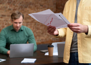 Emprego em nível historicamente baixo reduz espaço para cortes mais agressivos da Selic