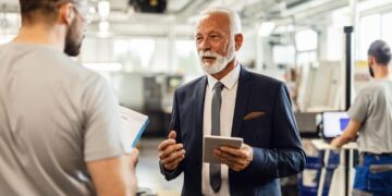 68% dos executivos do varejo planejam adotar agentes de IA nos próximos dois anos, aponta Deloitte