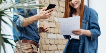 Venda de seguros para celular cresce às vésperas do Carnaval e consumidor ainda pode contratar antes dos blocos