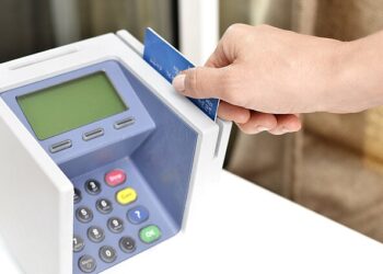 Mulheres somam 30 milhões de dívidas em 2025, aponta levantamento da Recovery