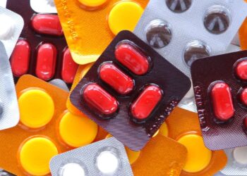 Cmed aplica R$ 13,5 milhões em multas a distribuidoras por preços abusivos de medicamentos