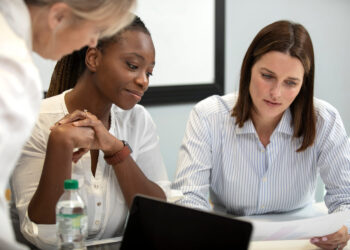 Revista Capital Econômico: O valor da informação certa, na hora certa! 33 Banco Mundial aponta desigualdade persistente para mulheres no ambiente de negócios