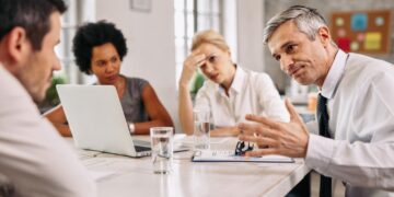 Os 8 erros mais comuns de líderes que desmotivam equipes nas empresas 15 Os 8 erros mais comuns de líderes que desmotivam equipes nas empresas