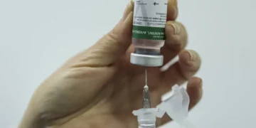 Campanha nacional de vacinação contra gripe começa neste sábado no Brasil