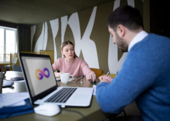 Desconexão entre marketing, vendas e retenção corrói crescimento de startups SaaS B2B